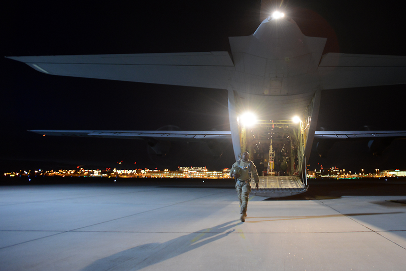 Illustration for article titled This Special Operations Soldier Takes A Big Leap In Style